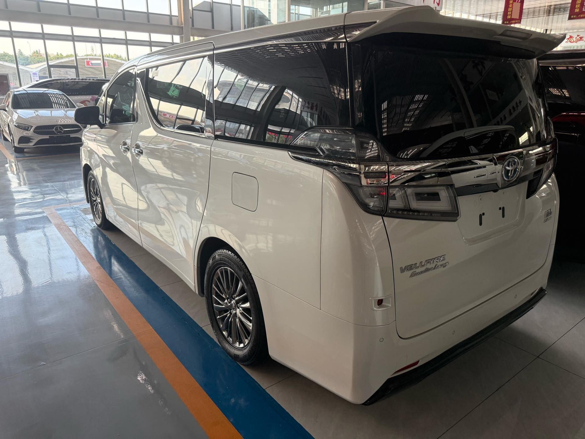 Toyota Vellfire (Import) 2021 Crown Vellfire 2.5 CVT Crown HV Premium