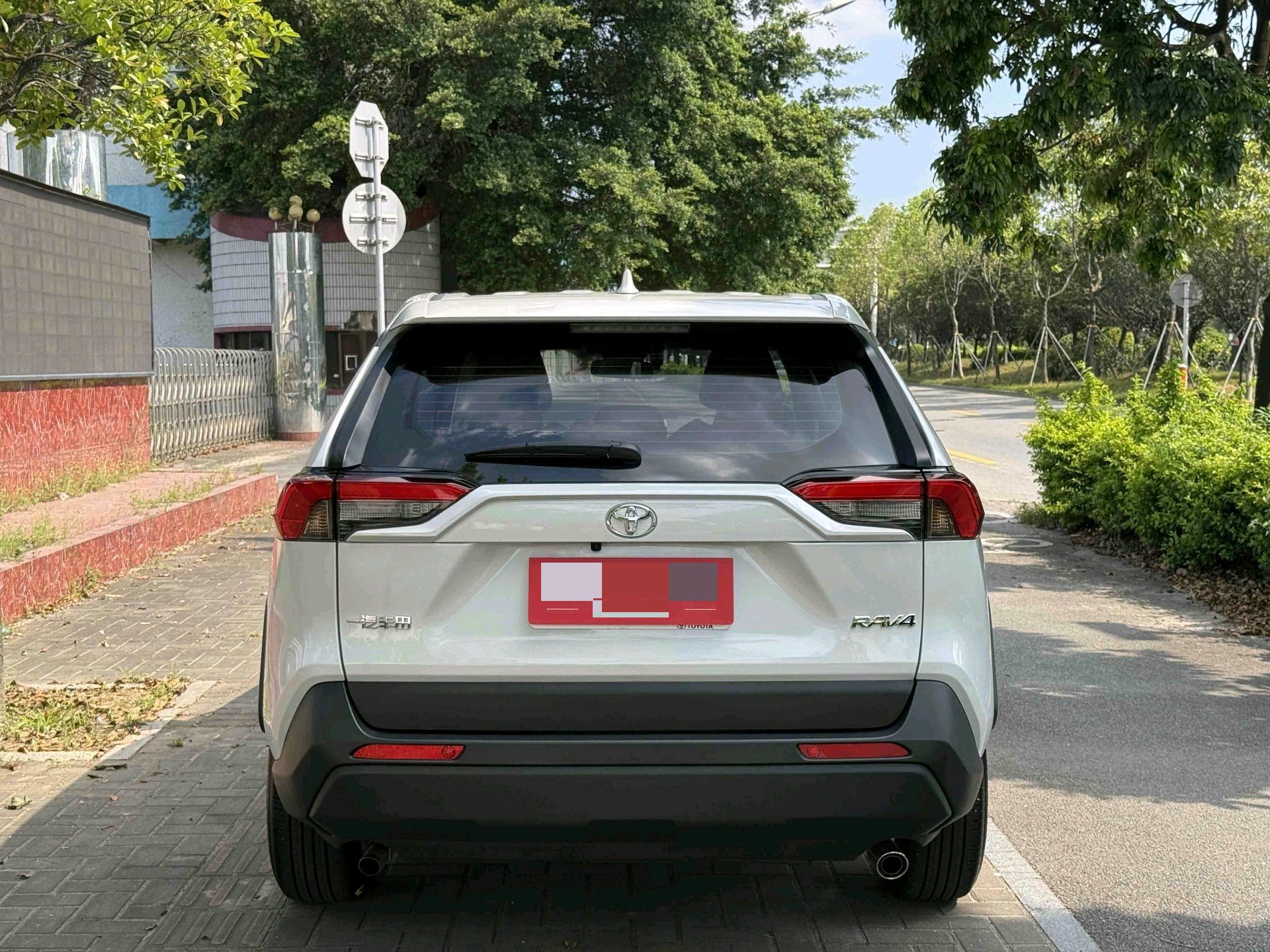 丰田 2024款 RAV4荣放 2.0 无级 两驱都市版
