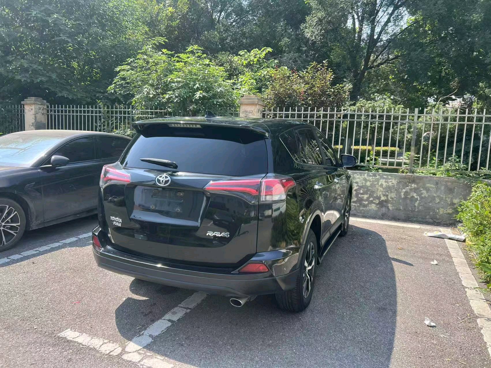 Toyota 2016 RAV4 2.0 CVT 2WD Fashion Edition