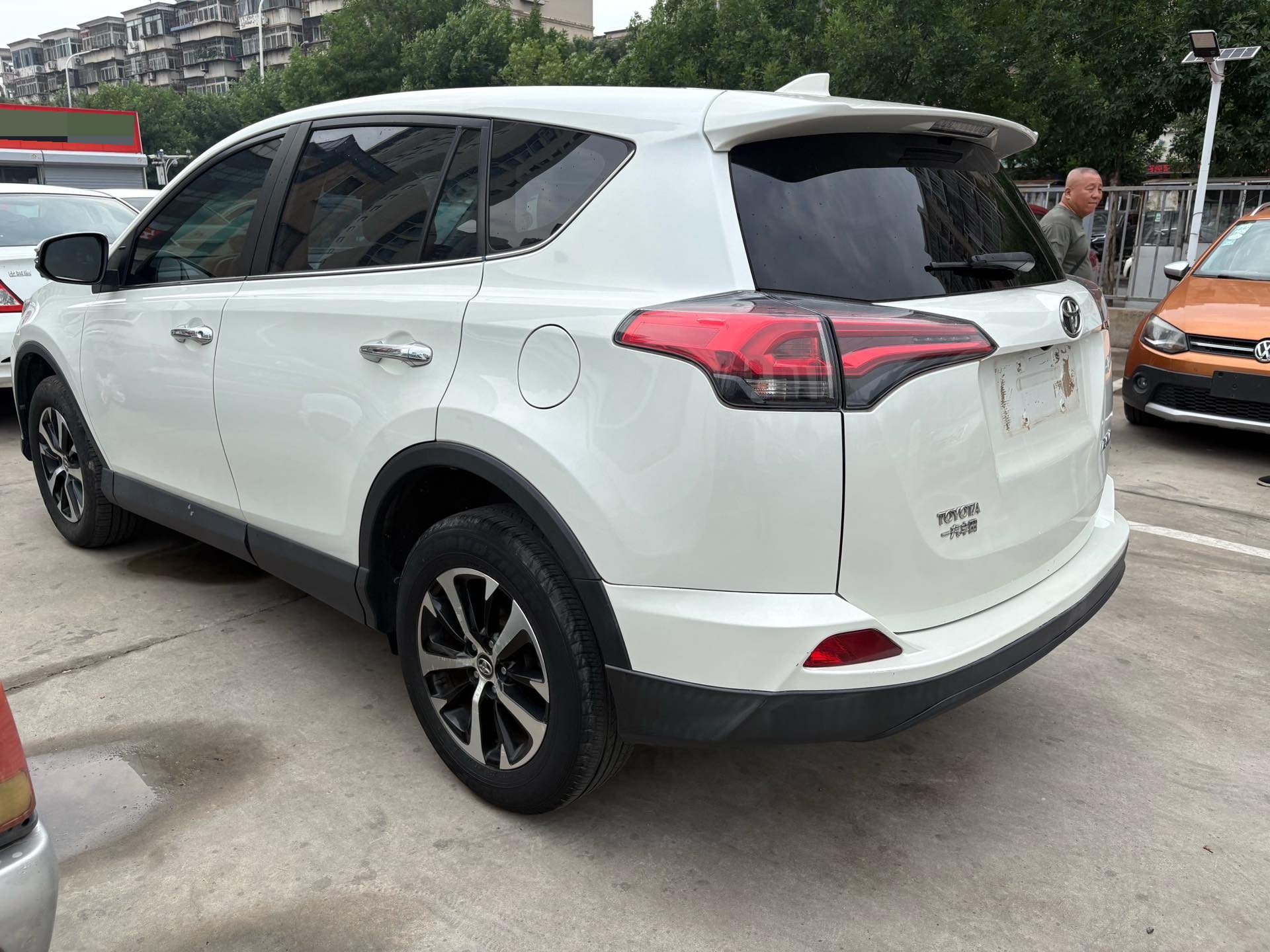丰田 2019款 RAV4荣放 2.0 无级 两驱先锋版