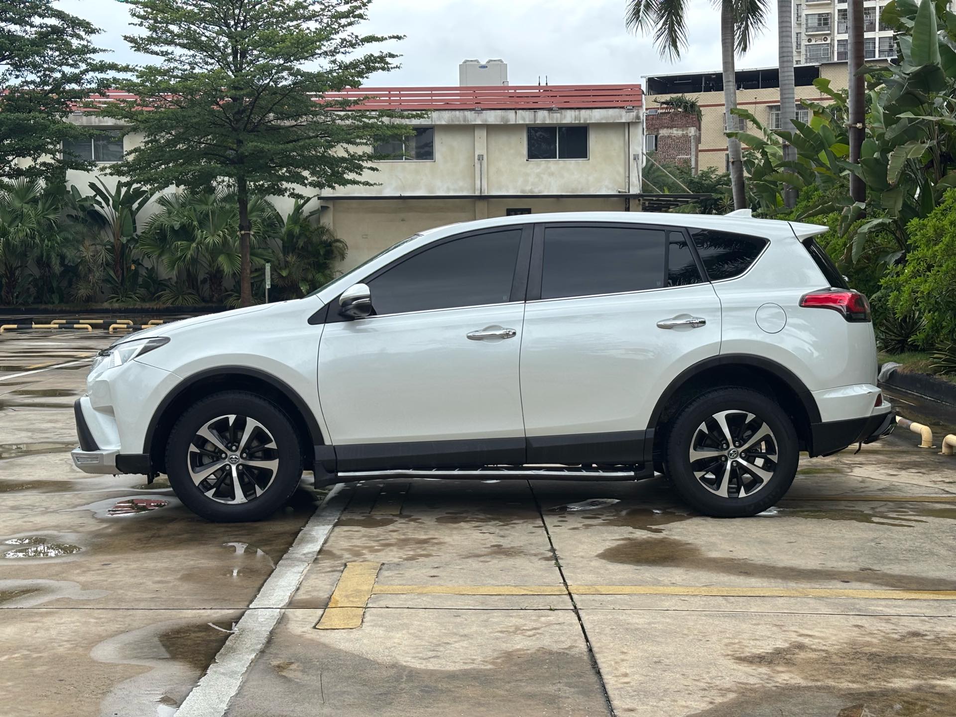 丰田 2016款 RAV4荣放 2.0 无级 四驱新锐版