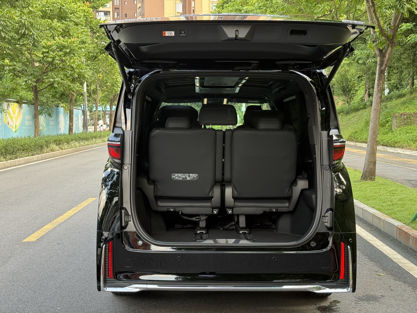 丰田 威尔法(进口) 2024款 皇冠 威尔法 2.5 无级 至尊版