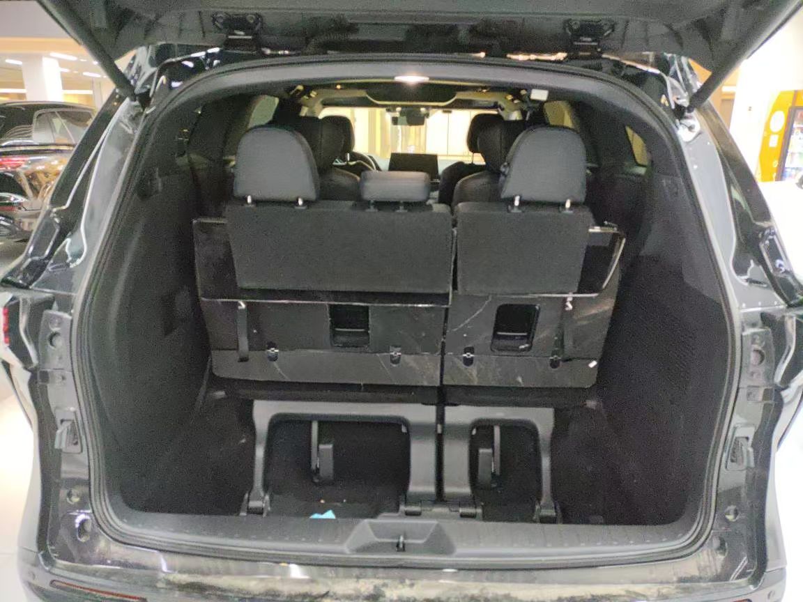 Toyota 2023 Granvia HYBRID 2.5 CVT Flagship VIP Edition