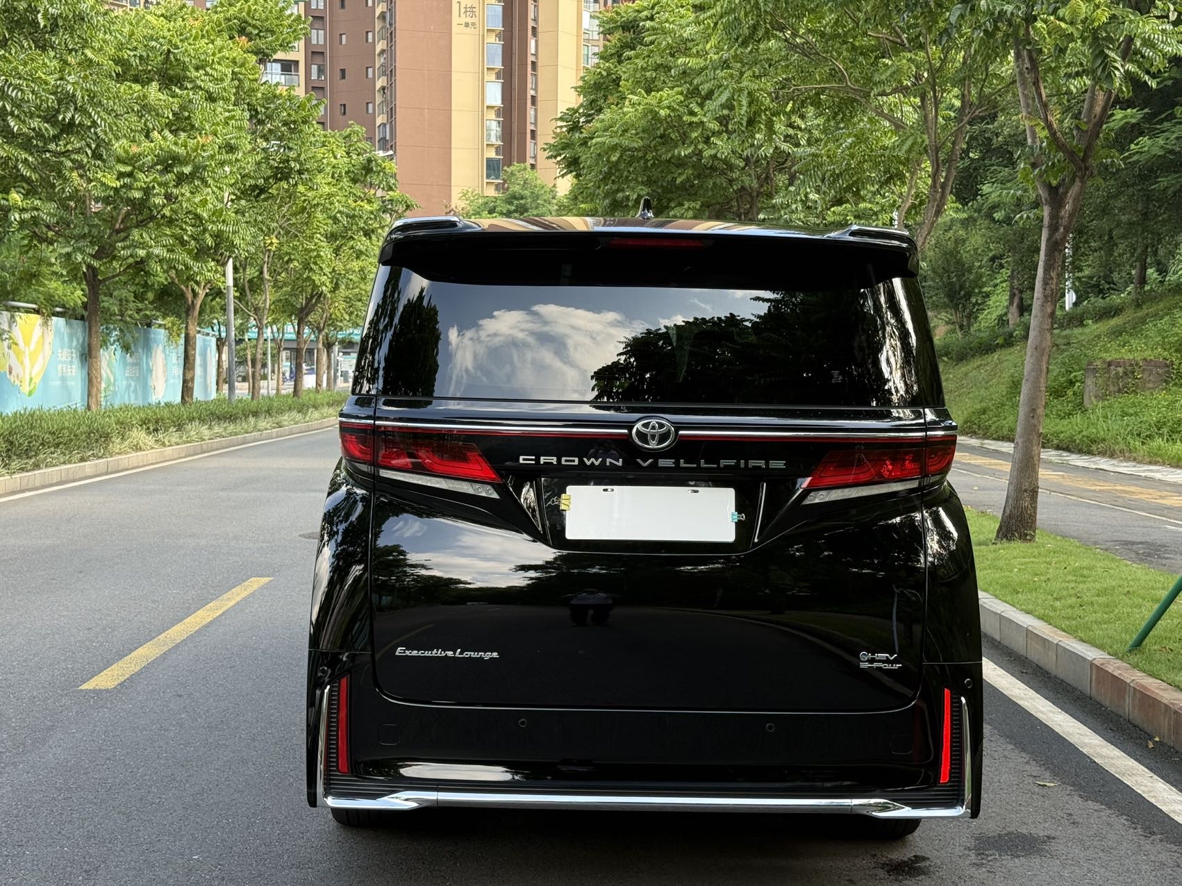 丰田 威尔法(进口) 2024款 皇冠 威尔法 2.5 无级 至尊版