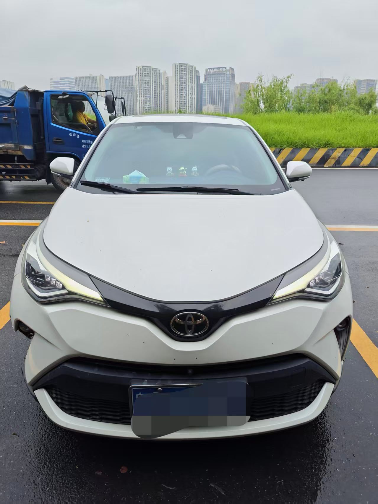 丰田 2022款 C-HR 2.0 无级 领先版
