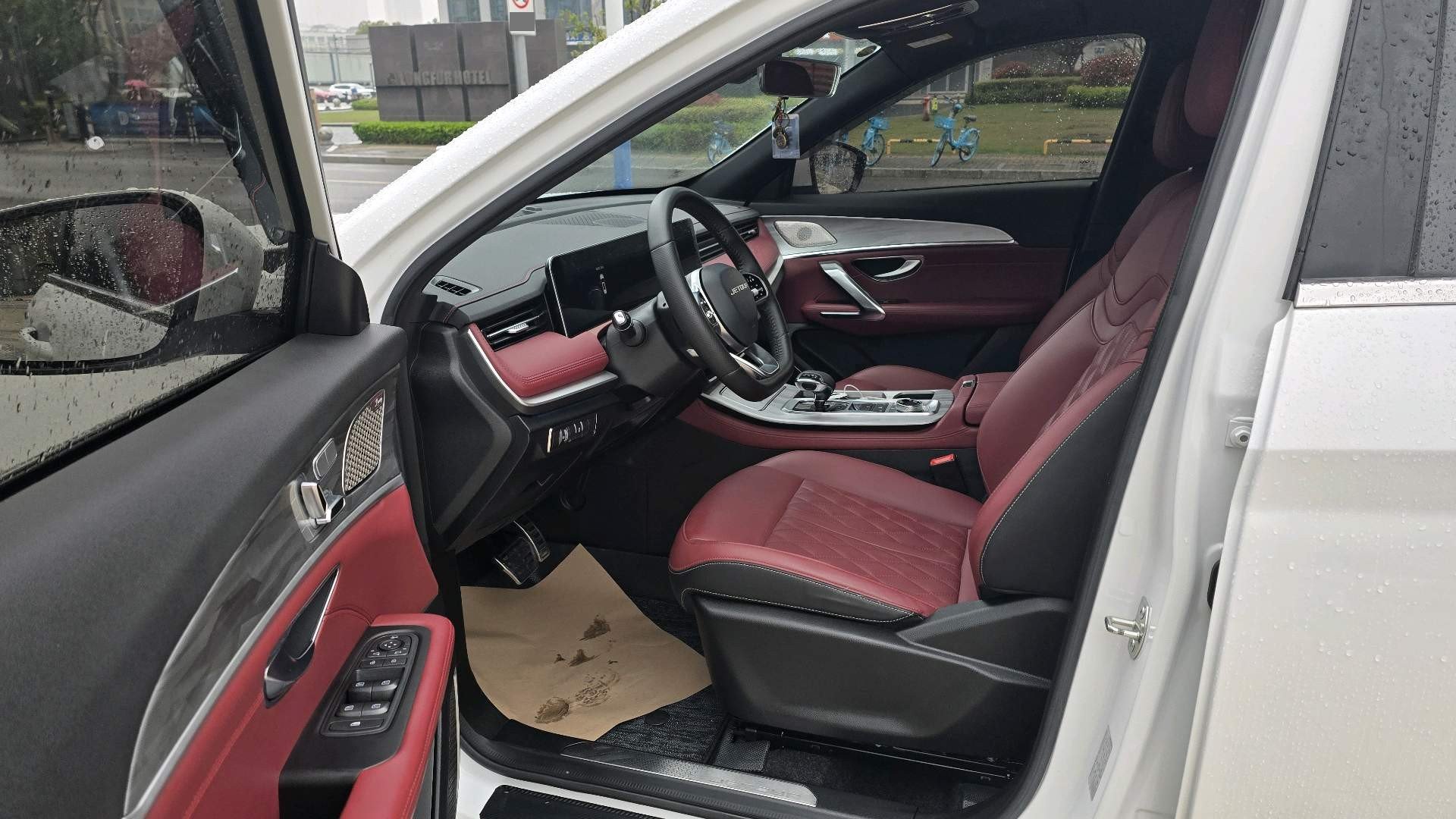 捷途 2023款 X70 PLUS 1.6T 强者5座