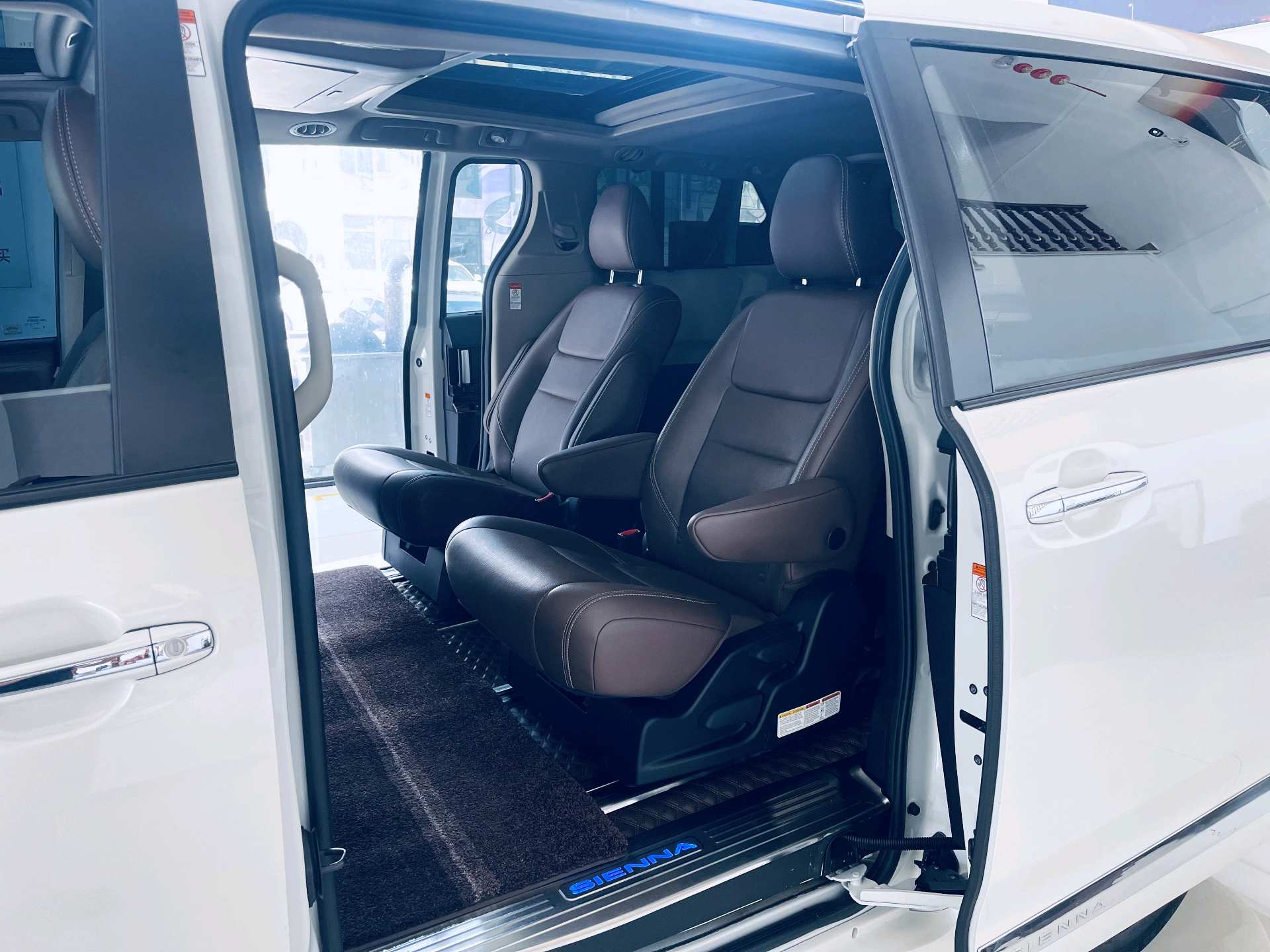 Toyota Sienna (Import) 2019 Sienna 3.5 XLE Premium AWD 7-Seat US Spec
