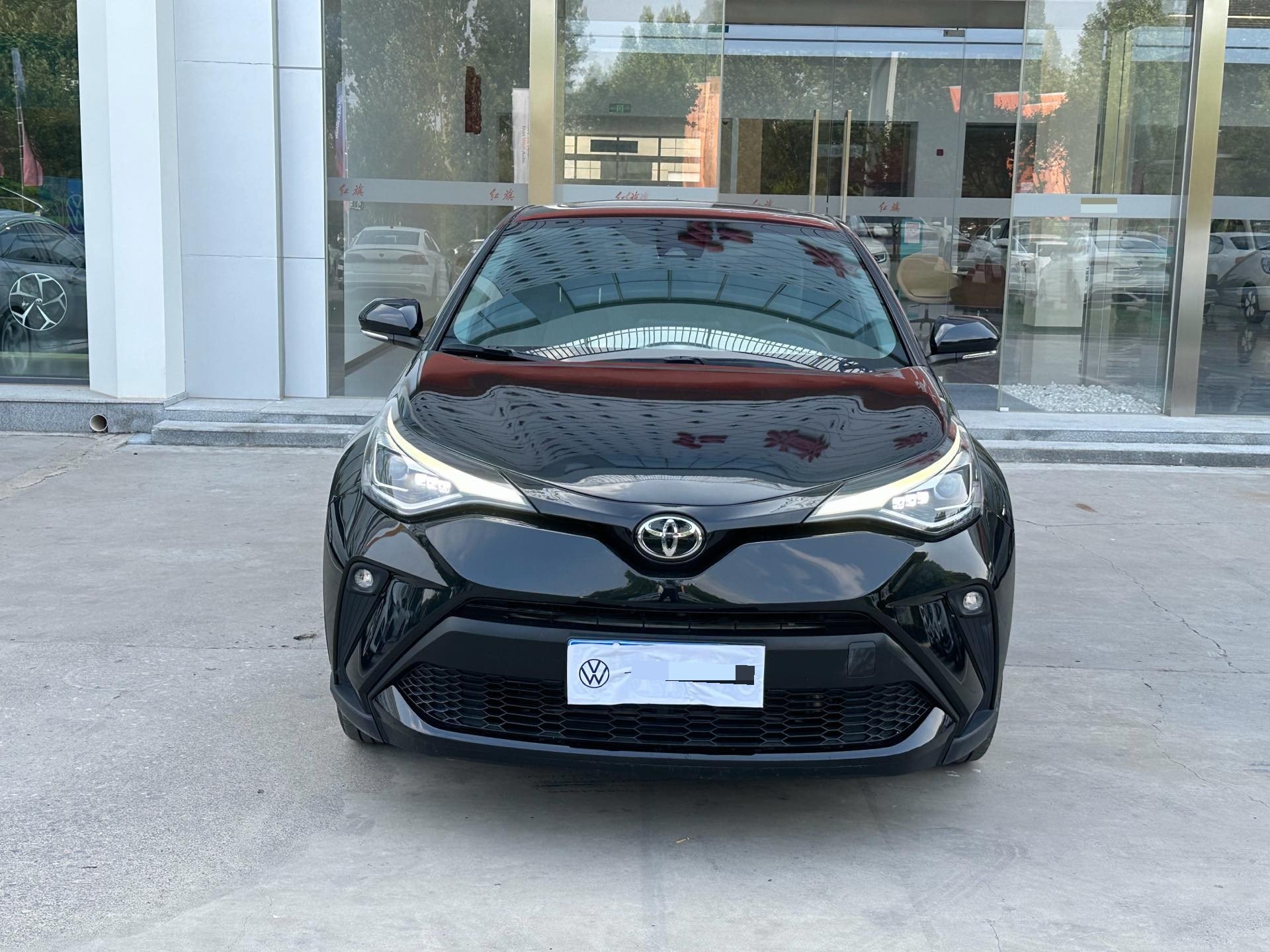 丰田 2022款 C-HR 2.0 无级 领先版