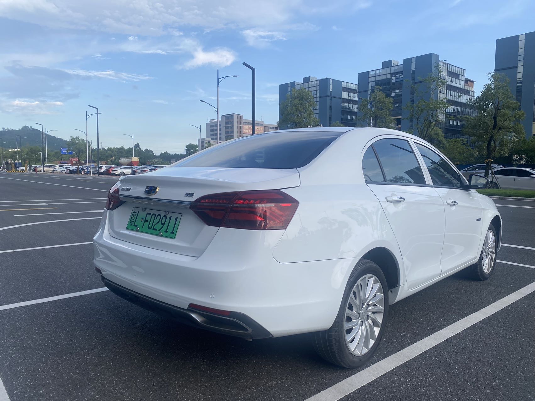 吉利 帝豪新能源 2017款 帝豪PHEV-三厢 1.5 无级 进取型