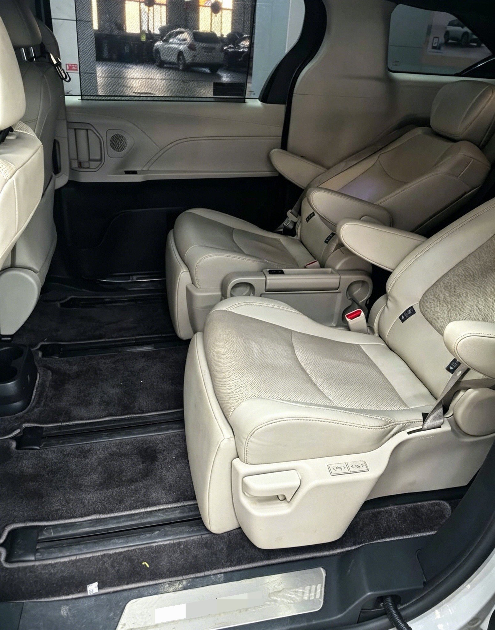 Toyota 2024 Sienna 2.5 CVT 4WD Premium