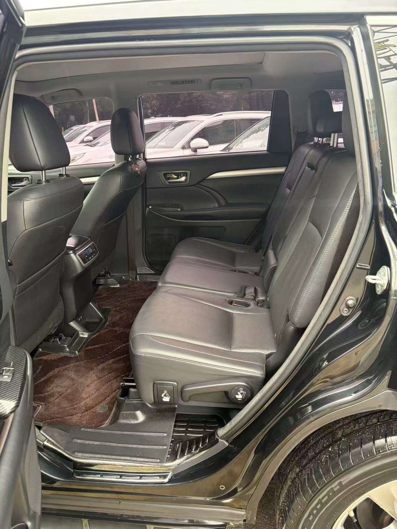 丰田 2018款 汉兰达 2.0T 两驱尊贵版7座
