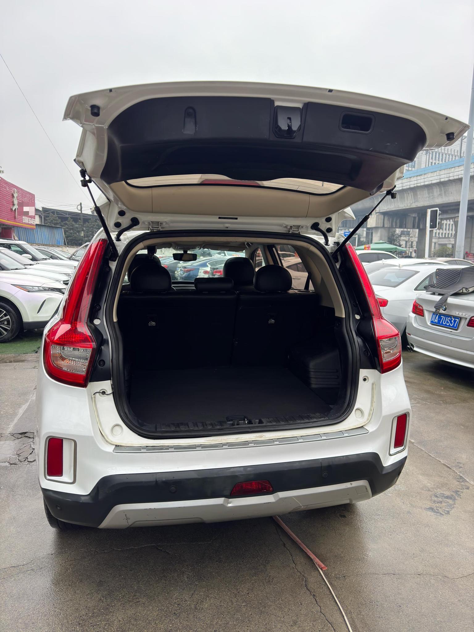 吉利 2016款 远景SUV(X6) 1.3T 无级 旗舰型
