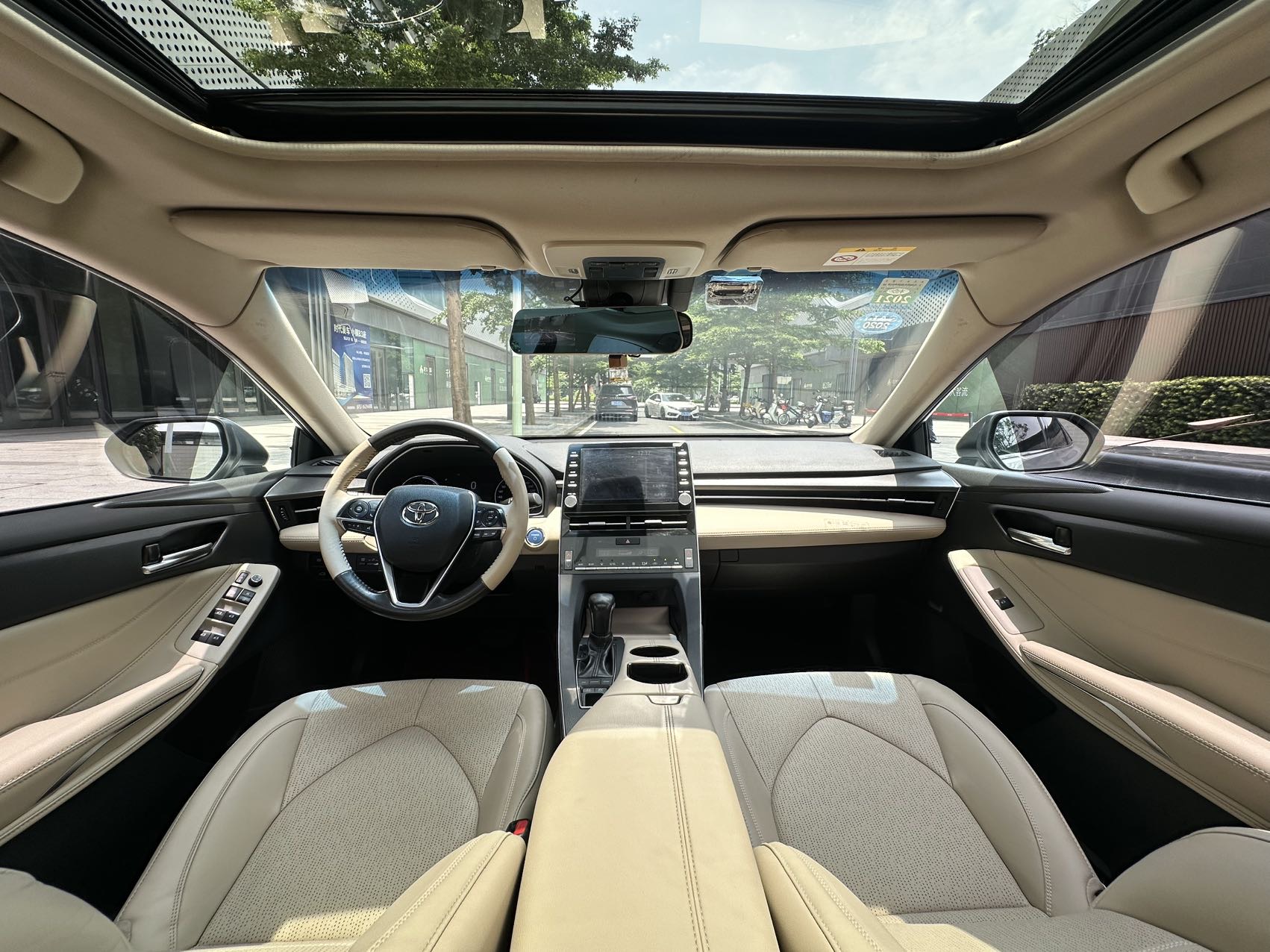 Toyota 2019 Avalon Hybrid 2.5 CVT Advanced Edition