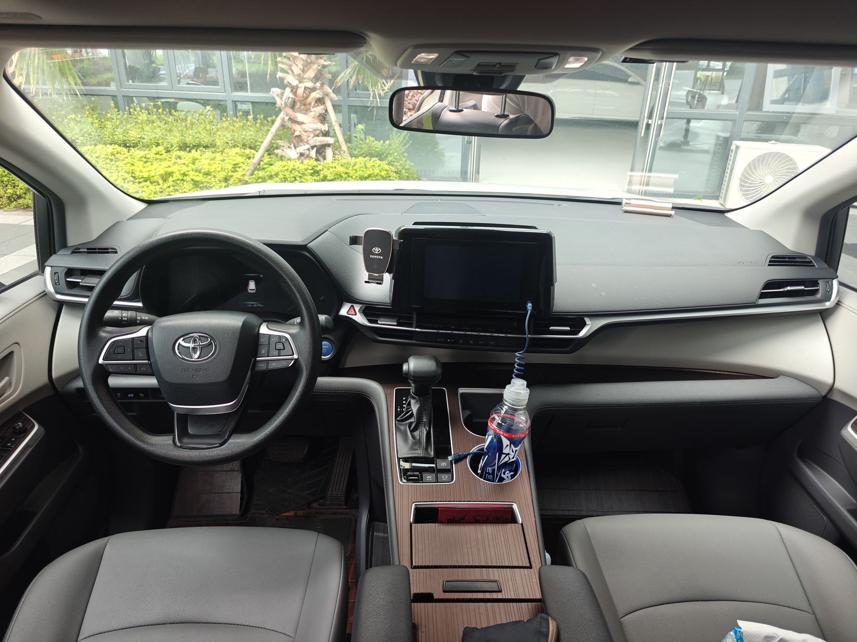 Toyota 2023 Granvia HYBRID 2.5 CVT Comfort