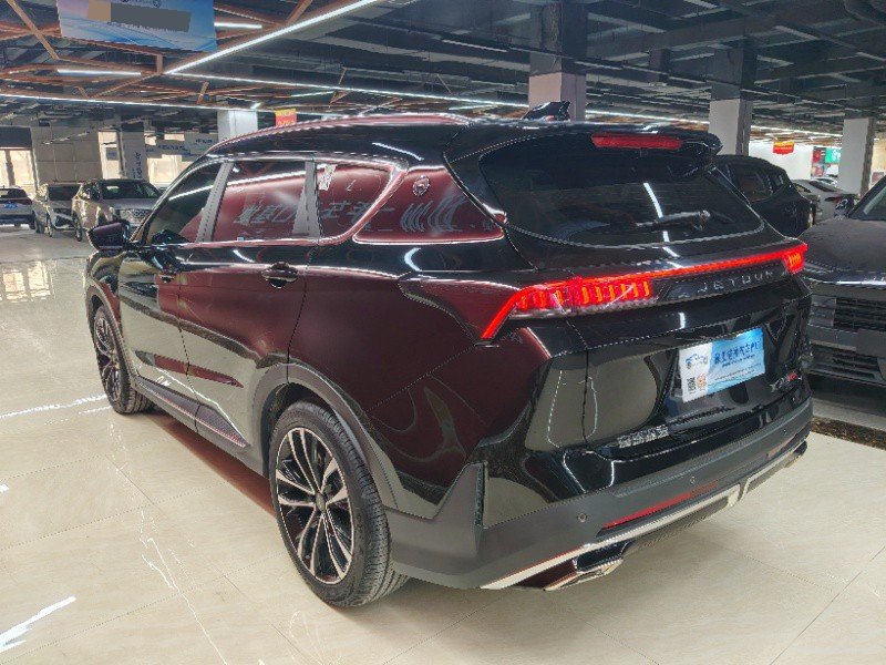 捷途 2025款 X70 PLUS 1.5T 旗舰版7座
