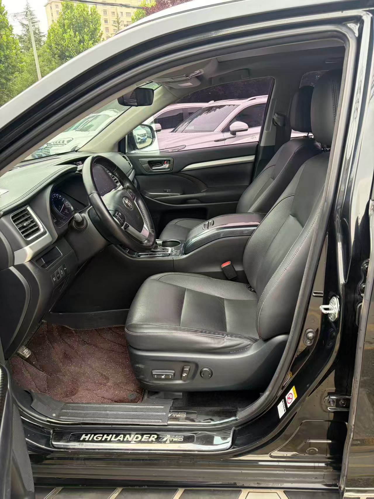 丰田 2018款 汉兰达 2.0T 两驱尊贵版7座