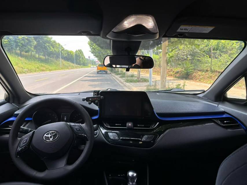 丰田 2018款 C-HR 2.0 无级 领先版