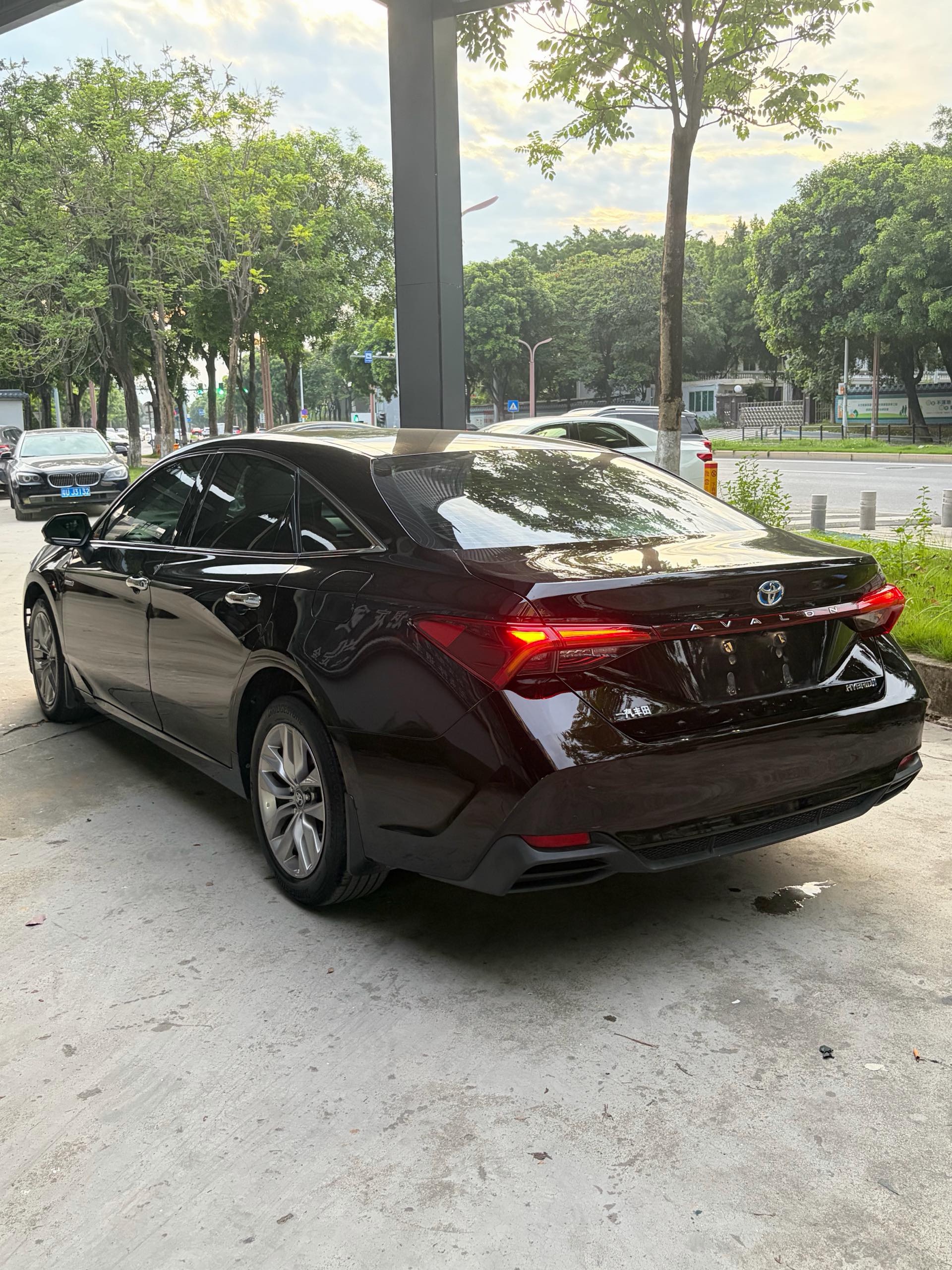 Toyota 2019 Avalon Hybrid 2.5 CVT Luxury Edition