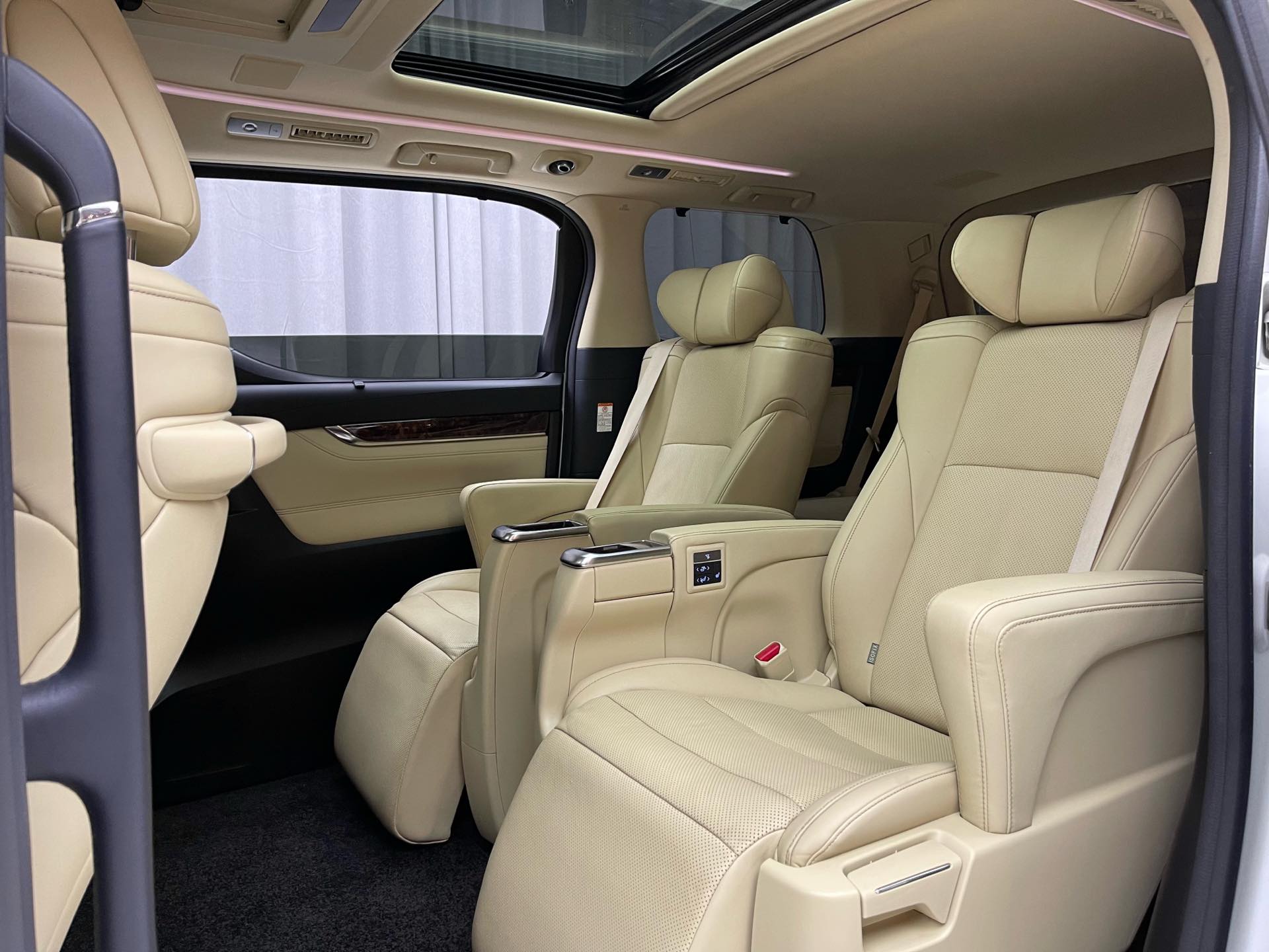 Toyota Alphard (Import) 2020 Alphard 2.5 CVT Luxury Edition