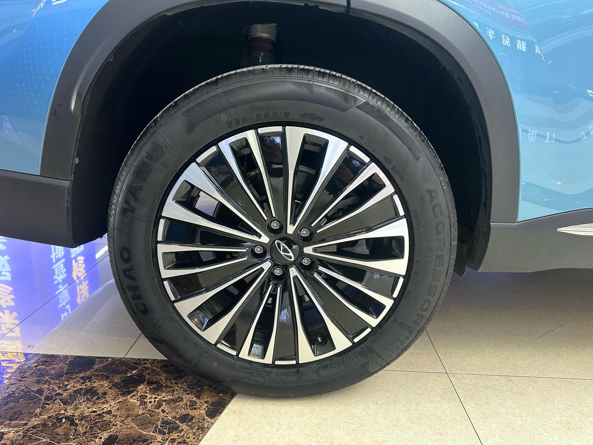 奇瑞 2025款 瑞虎8 PLUS C-DM 1.5T 90KM尊贵型5座