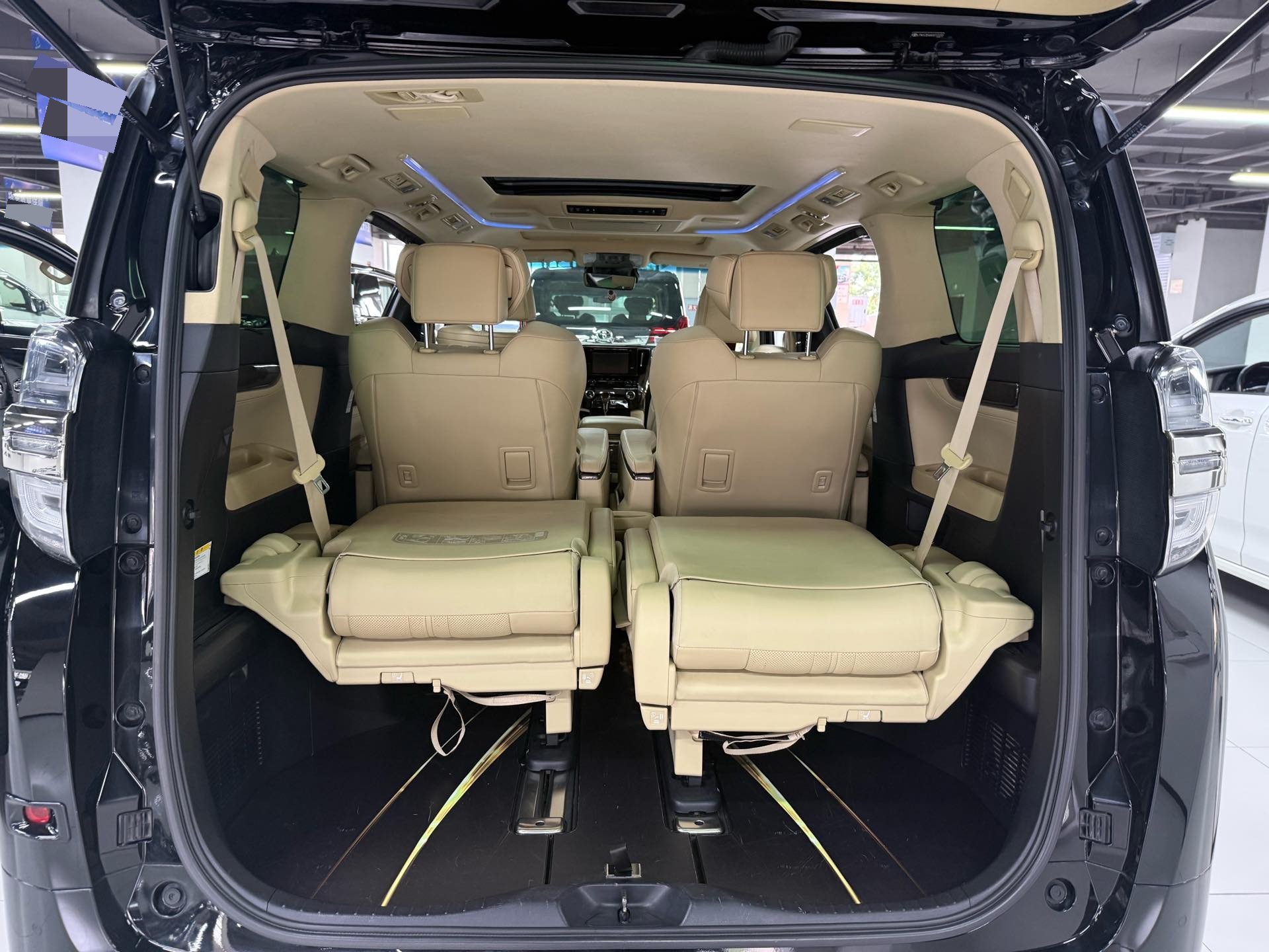 Toyota Vellfire (Import) 2019 Vellfire 2.5 CVT HV Premium