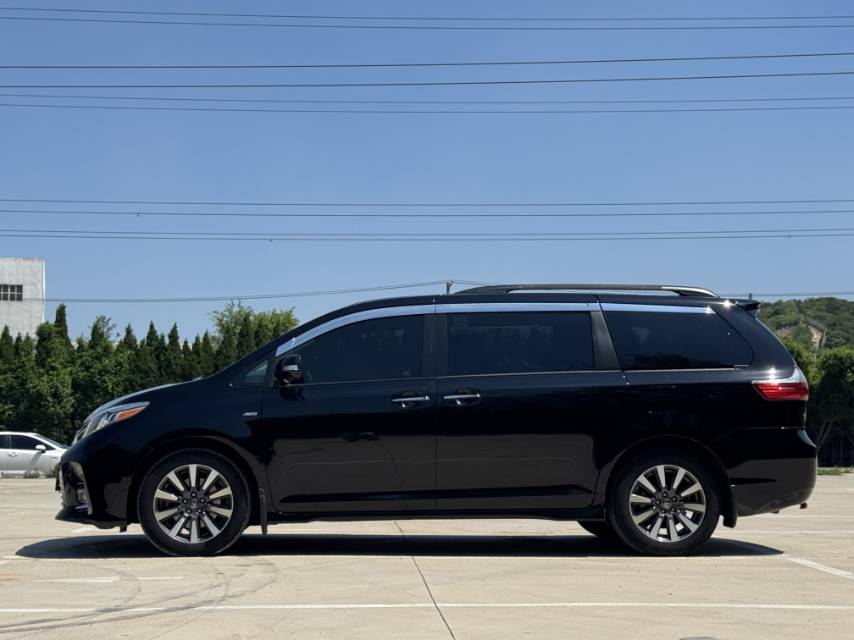Toyota Sienna (Import) 2019 Sienna 3.5 XLE AWD 7-Seat US Spec
