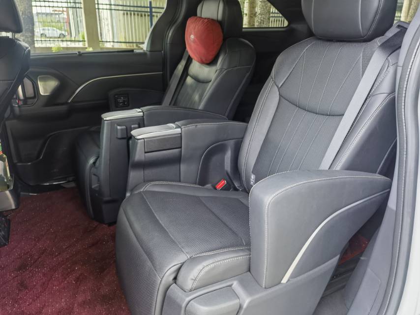 Toyota 2024 Sienna 2.5 CVT Platinum Edition