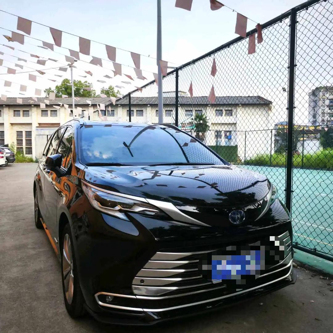 Toyota 2023 Sienna 2.5 CVT Premium Edition