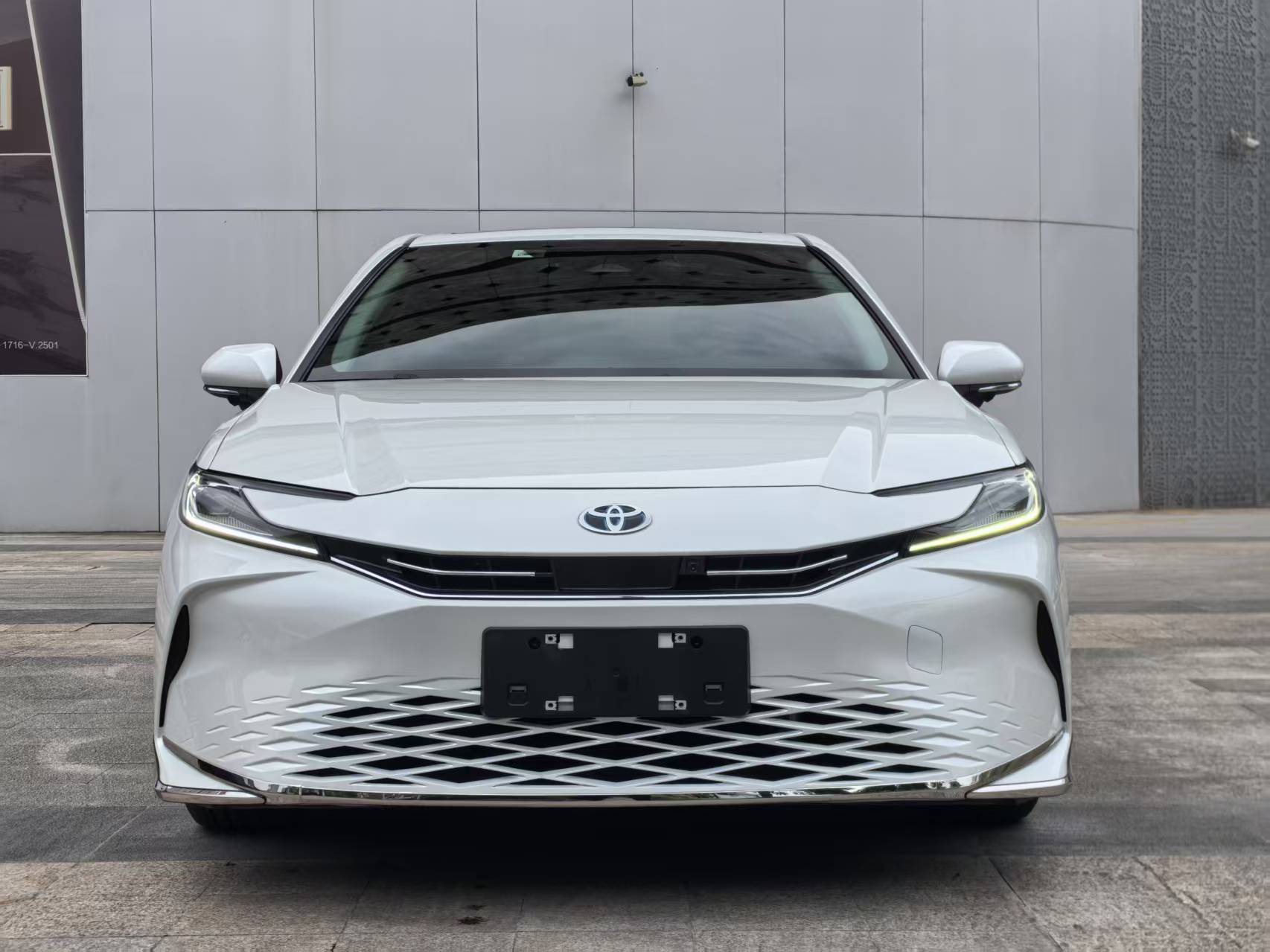 Toyota 2024 Camry Twin Engine 2.0HGVP CVT Luxury Edition