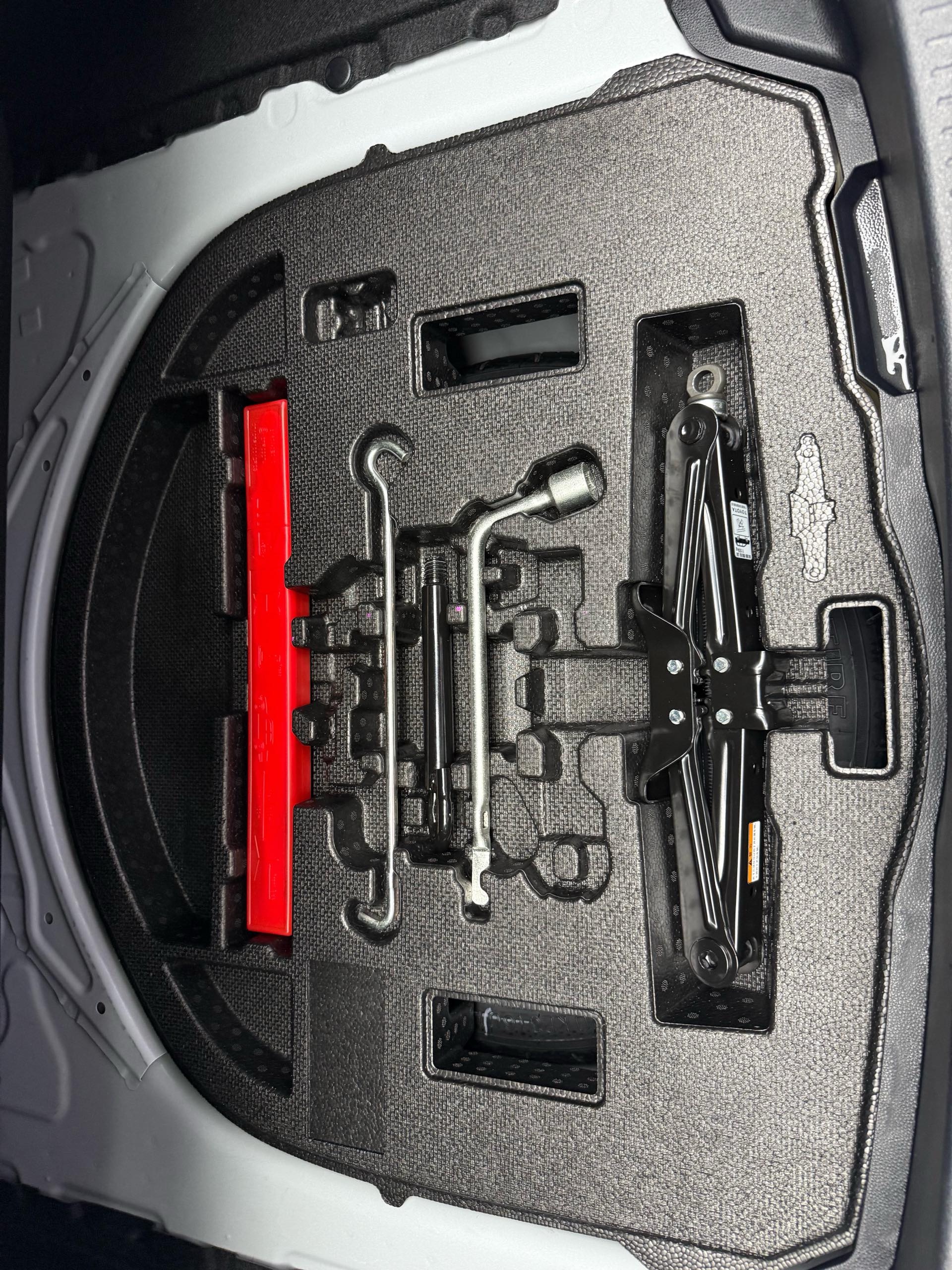 丰田 2023款 雷凌 1.2T 无级 185T 运动版