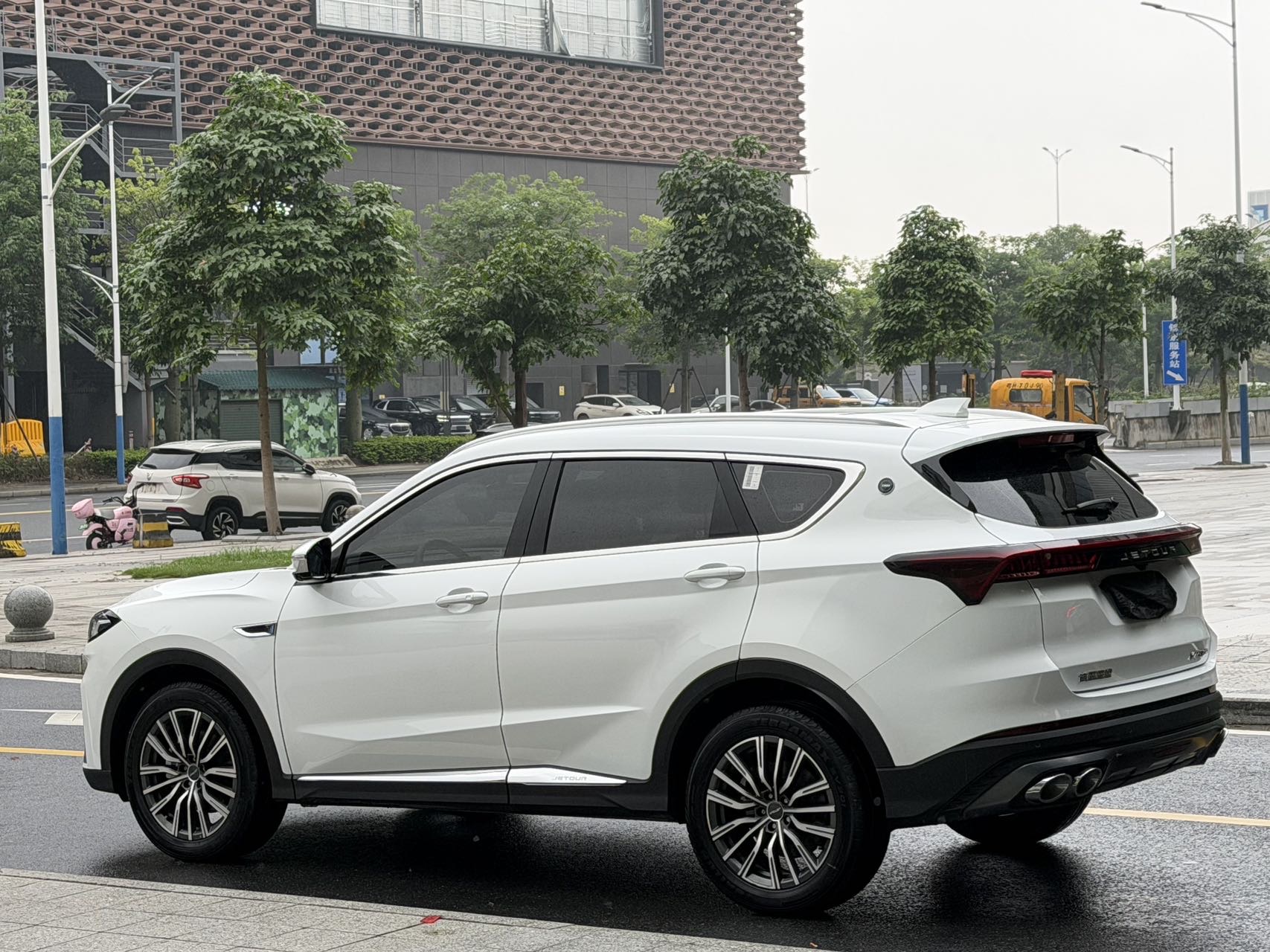 JETOUR 2025 X70 PLUS 1.5T Champion Edition MAX+ 5-Seater