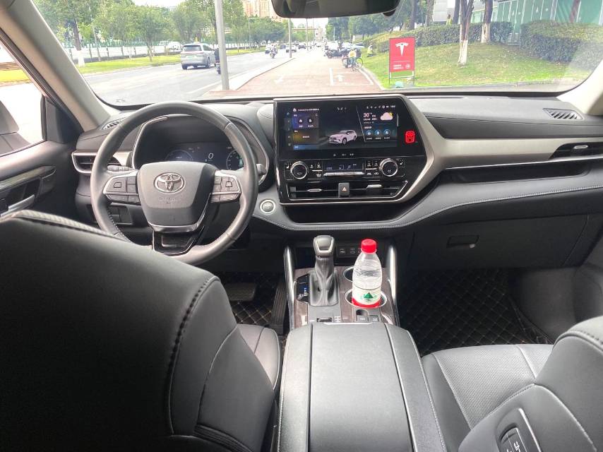 Toyota 2024 Highlander Hybrid 2.5 CVT Intelligent Electric Hybrid 4WD Premium 7-Seater