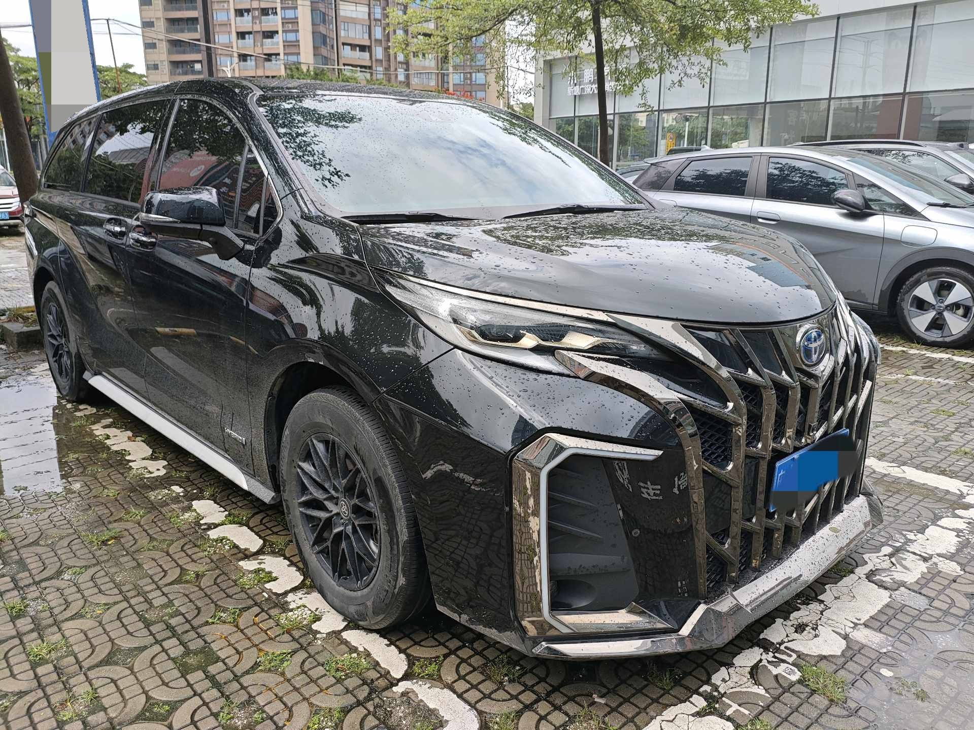 Toyota 2023 Granvia HYBRID 2.5 CVT Comfort Edition