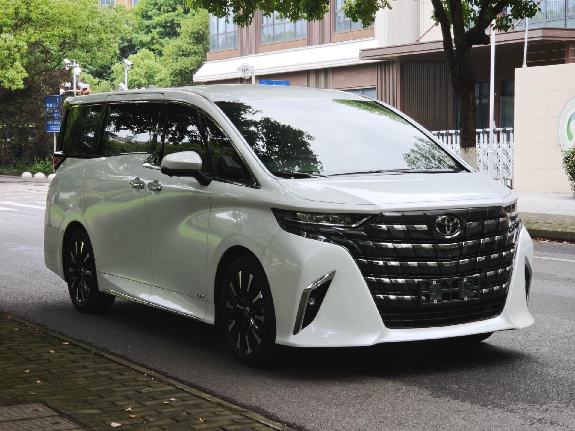 丰田 埃尔法(进口) 2024款 埃尔法 2.5 无级 臻享版