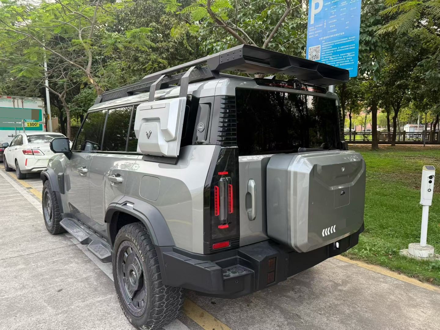 JETOUR 2024 Traveler 2.0T 4WD Silver Dragon Wings