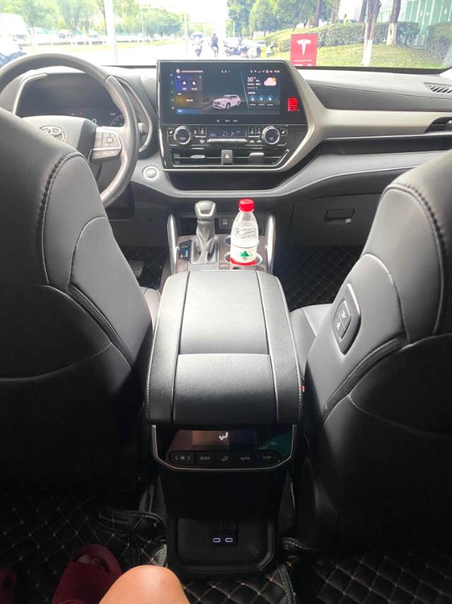 Toyota 2024 Highlander Hybrid 2.5 CVT Intelligent Electric Hybrid 4WD Premium 7-Seater
