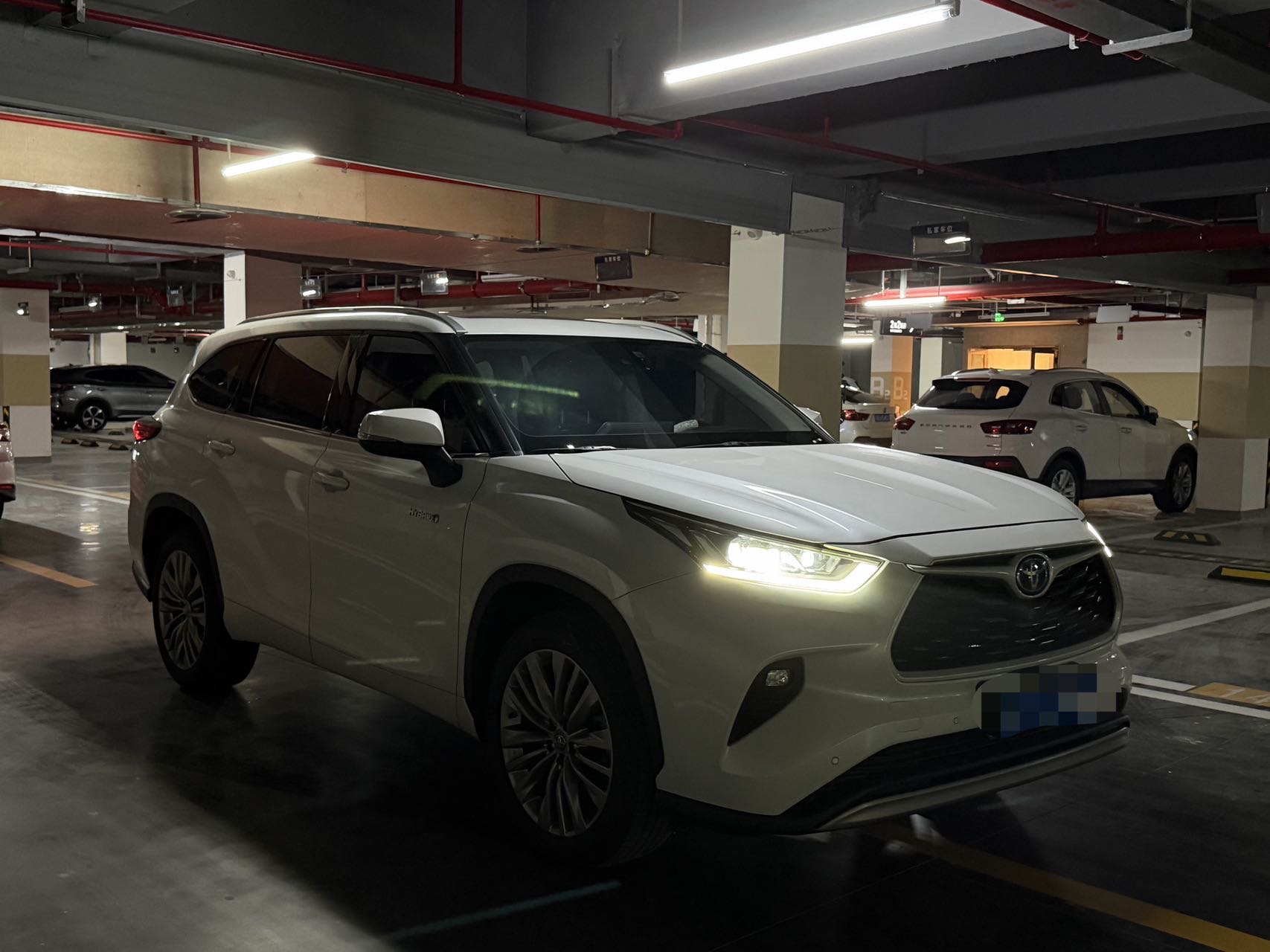 Toyota 2022 Highlander Hybrid 2.5 CVT 4WD Premium 7-Seater