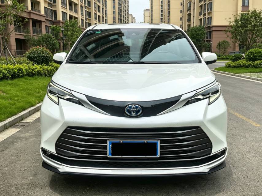 Toyota 2023 Sienna 2.5 CVT Luxury Edition