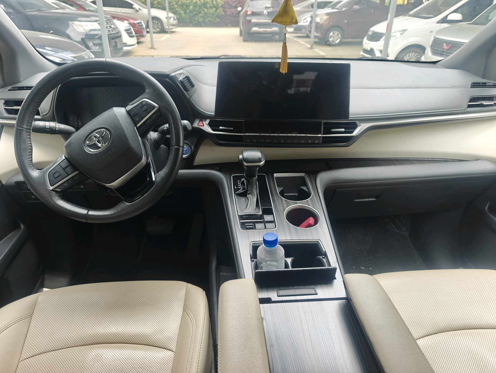 Toyota 2022 Granvia HYBRID 2.5 CVT Premium Edition