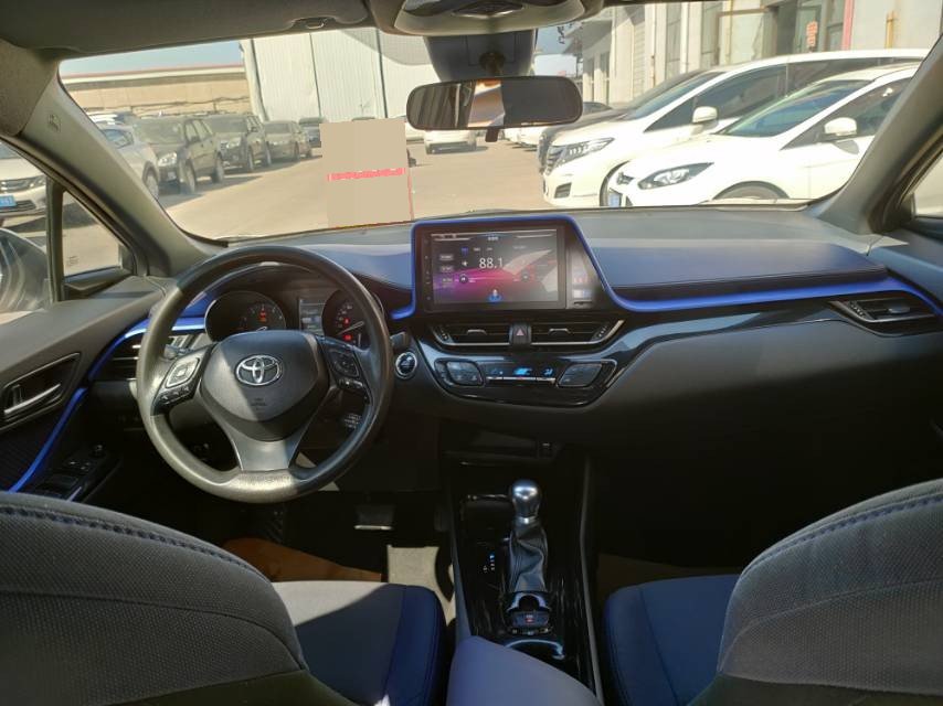Toyota 2018 C-HR 2.0 CVT Leading Edition