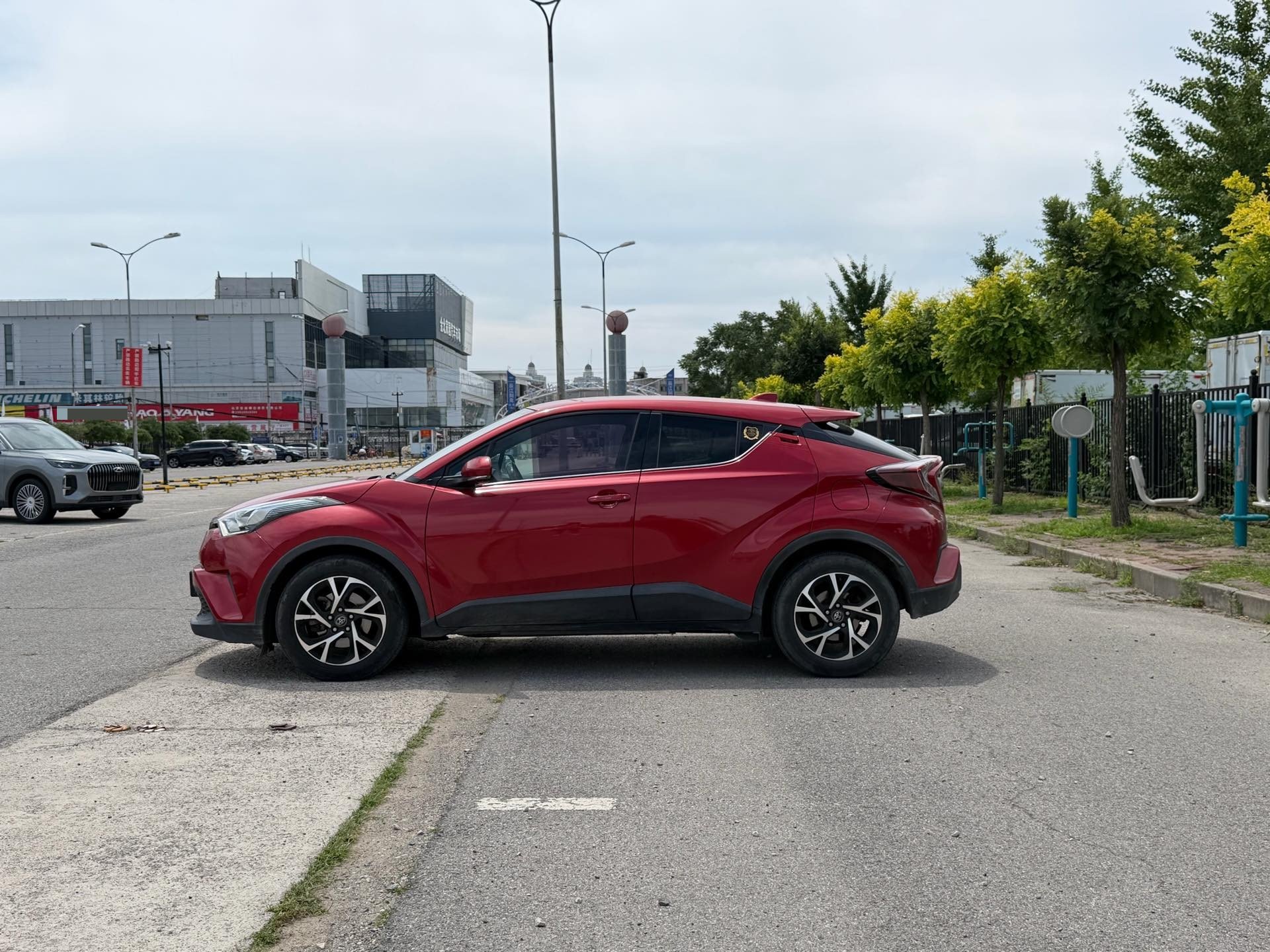 丰田 2018款 C-HR 2.0 无级 豪华版