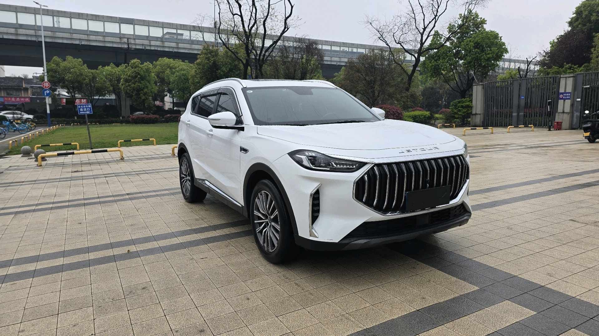 捷途 2023款 X70 PLUS 1.6T 强者5座