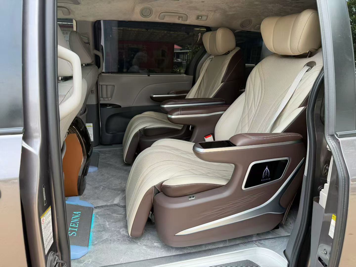 丰田 赛那(进口) 2019款 塞纳 3.5 XLE Mobility Auto Access 两驱7座 美规版