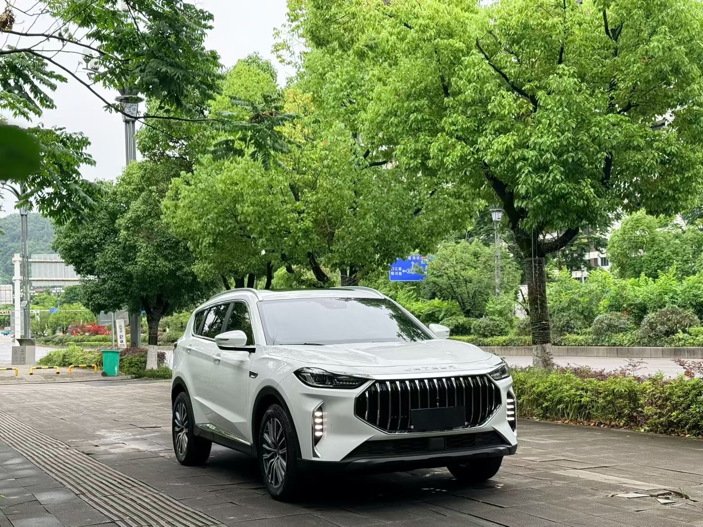 JETOUR 2025 X70 PLUS 1.5T Luxury Surge 7-Seater
