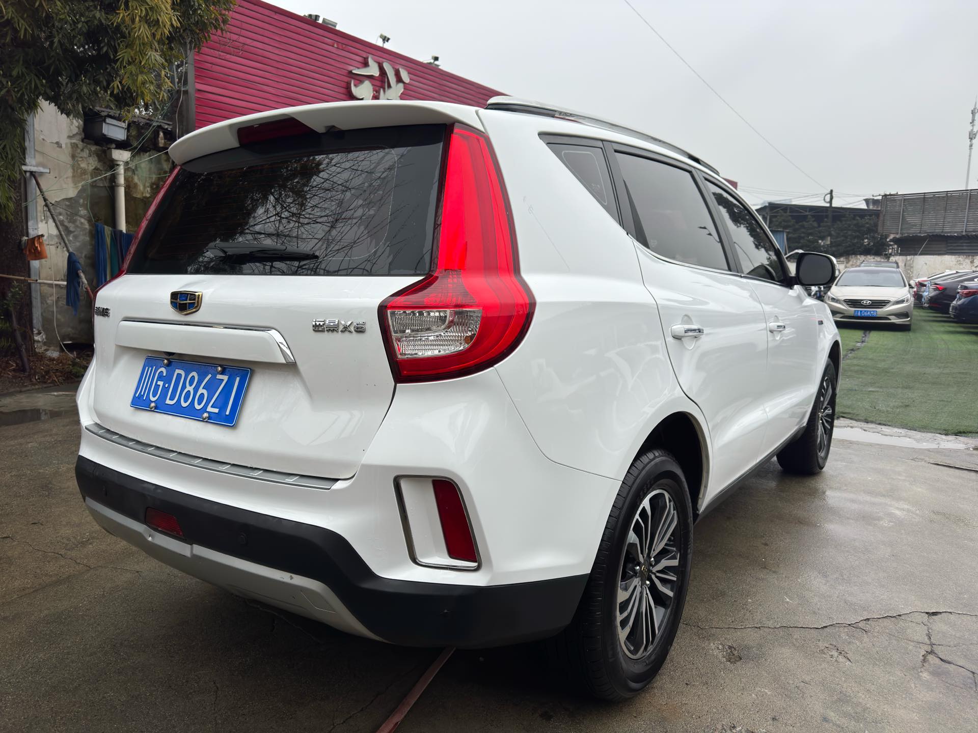 吉利 2016款 远景SUV(X6) 1.3T 无级 旗舰型