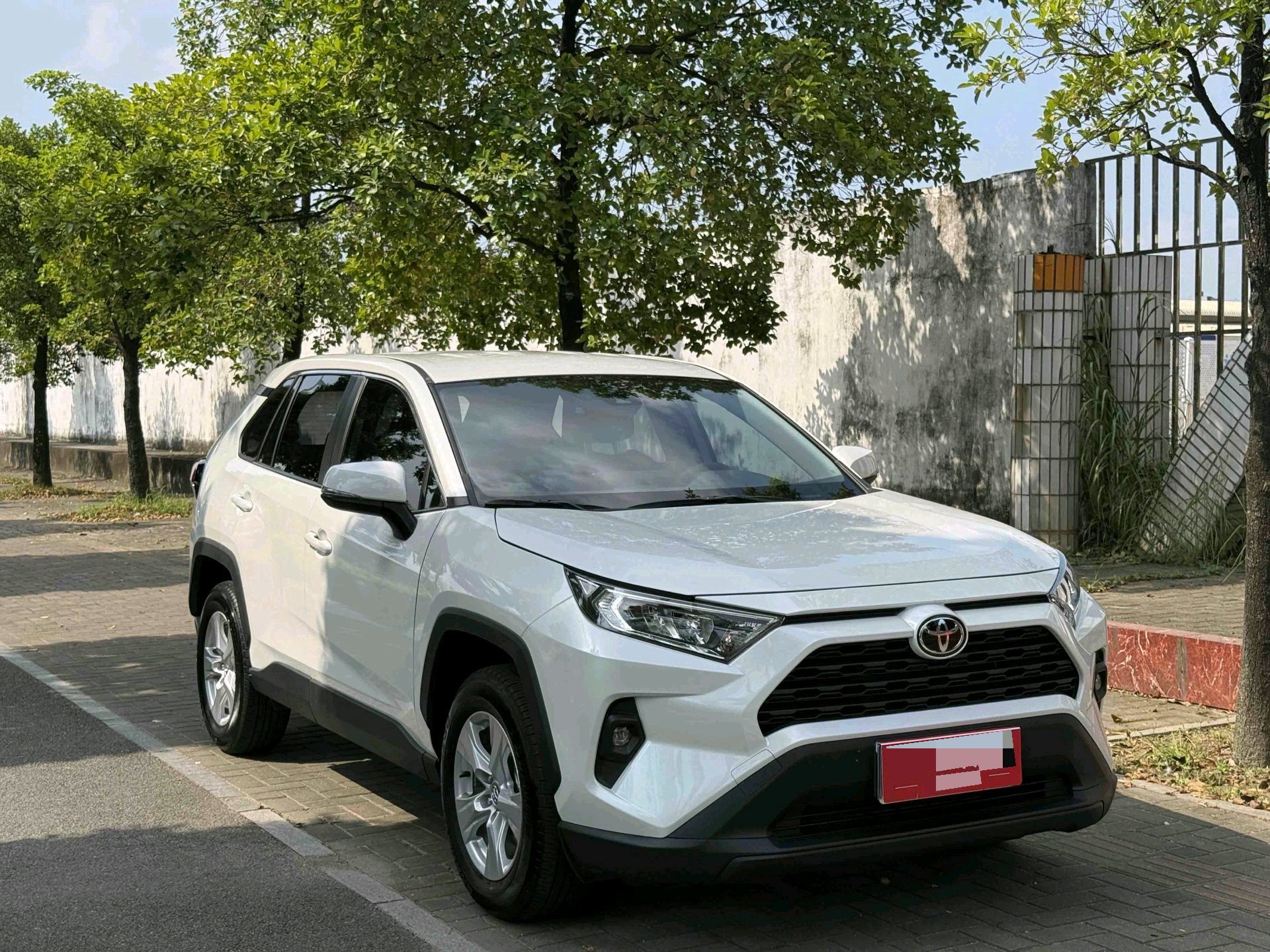 丰田 2024款 RAV4荣放 2.0 无级 两驱都市版