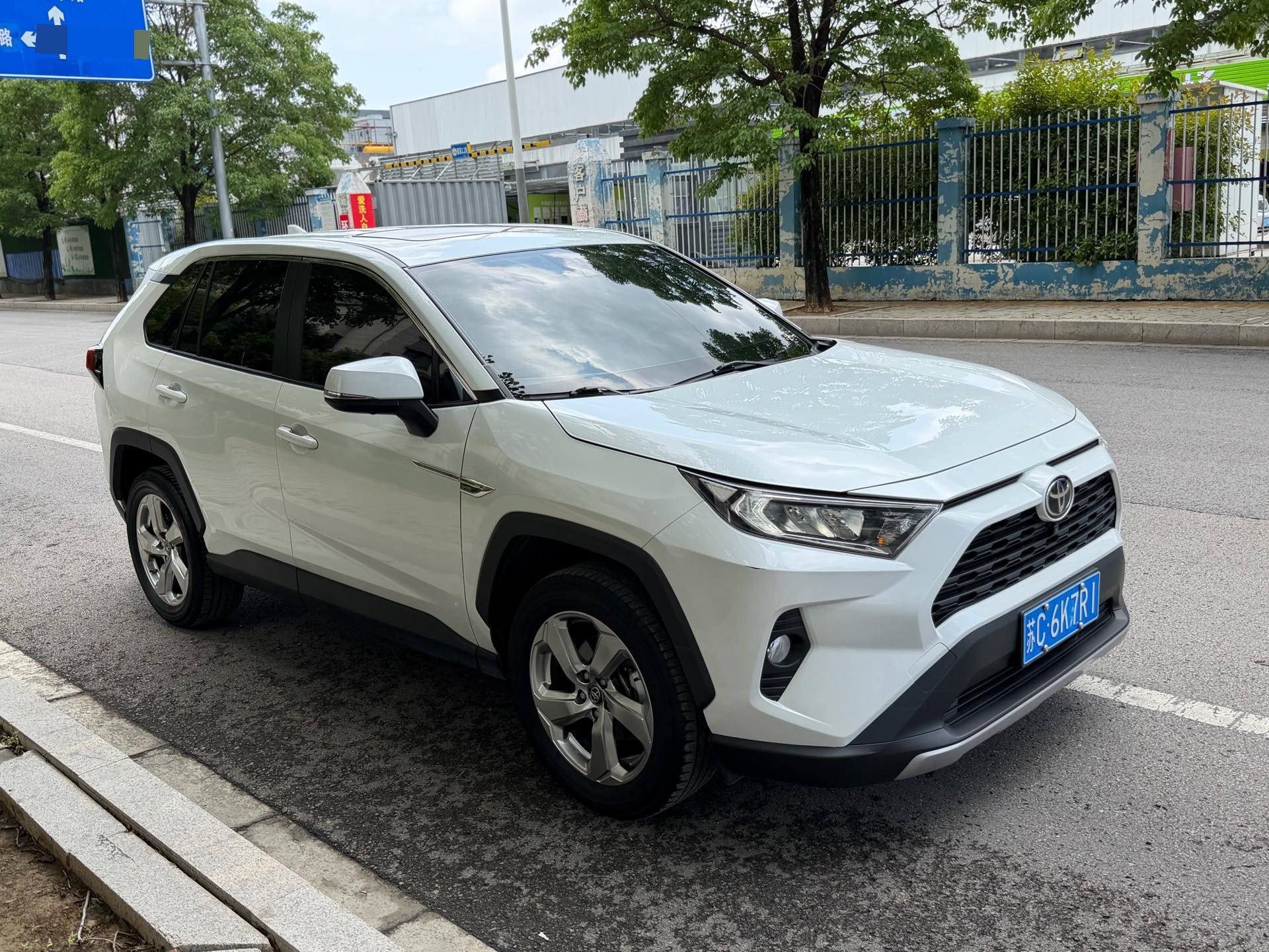 丰田 2022款 RAV4荣放 2.0 无级 两驱风尚版