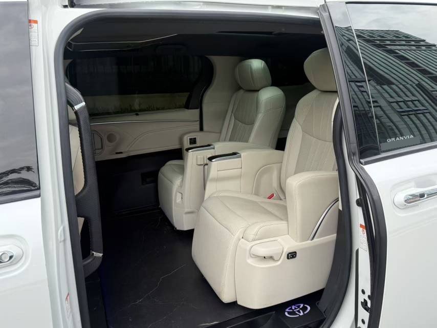 Toyota 2024 Granvia HYBRID 2.5 CVT Premium ULTRA Edition