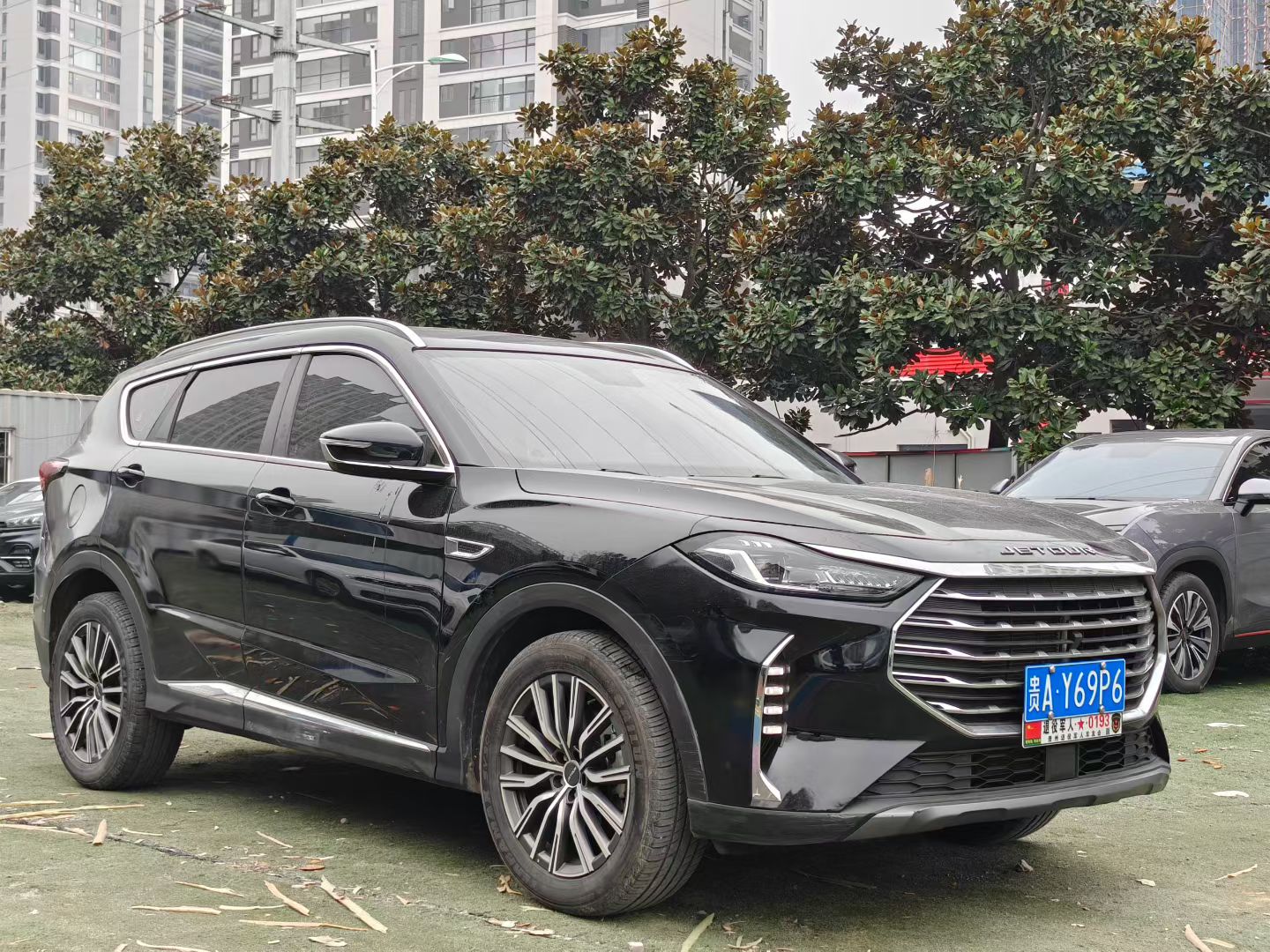 捷途 2023款 X70 PLUS 1.5T 无级 自强MAX7座