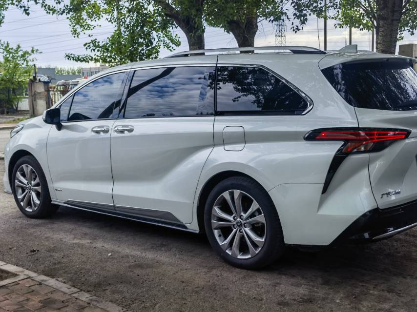 Toyota 2024 Sienna 2.5 CVT Platinum Edition